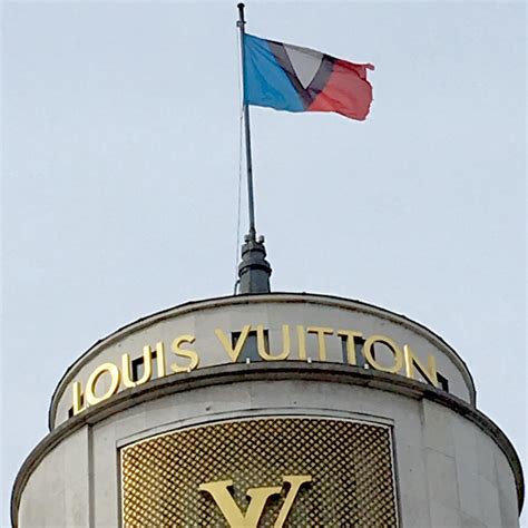 louis vuitton v flag